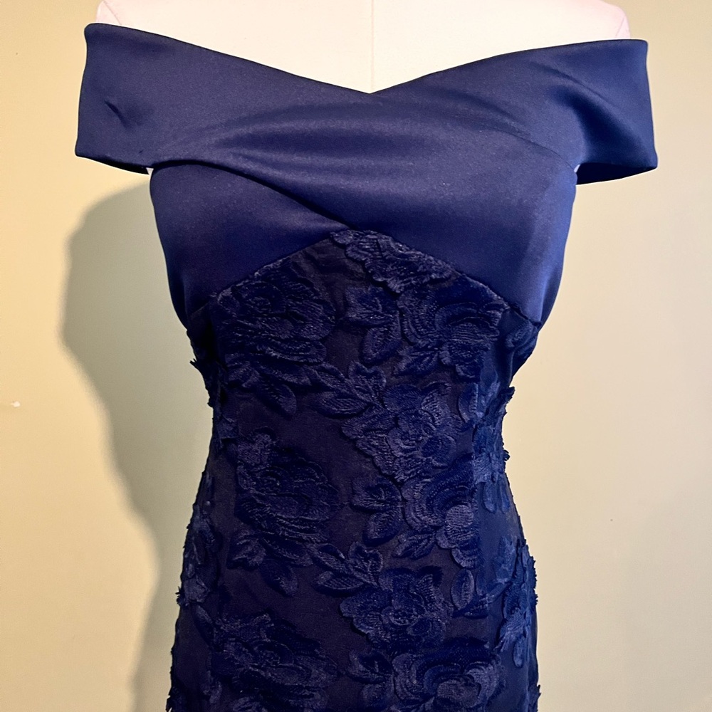 Black Halo‎ Eve Leone Off The Shoulder Dress - Picture 6 of 8